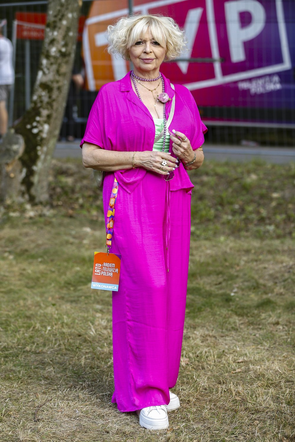 violetta arlak w różowym stroju