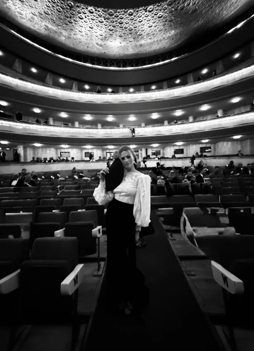 żaneta rosińska w sukni na premierze lalki