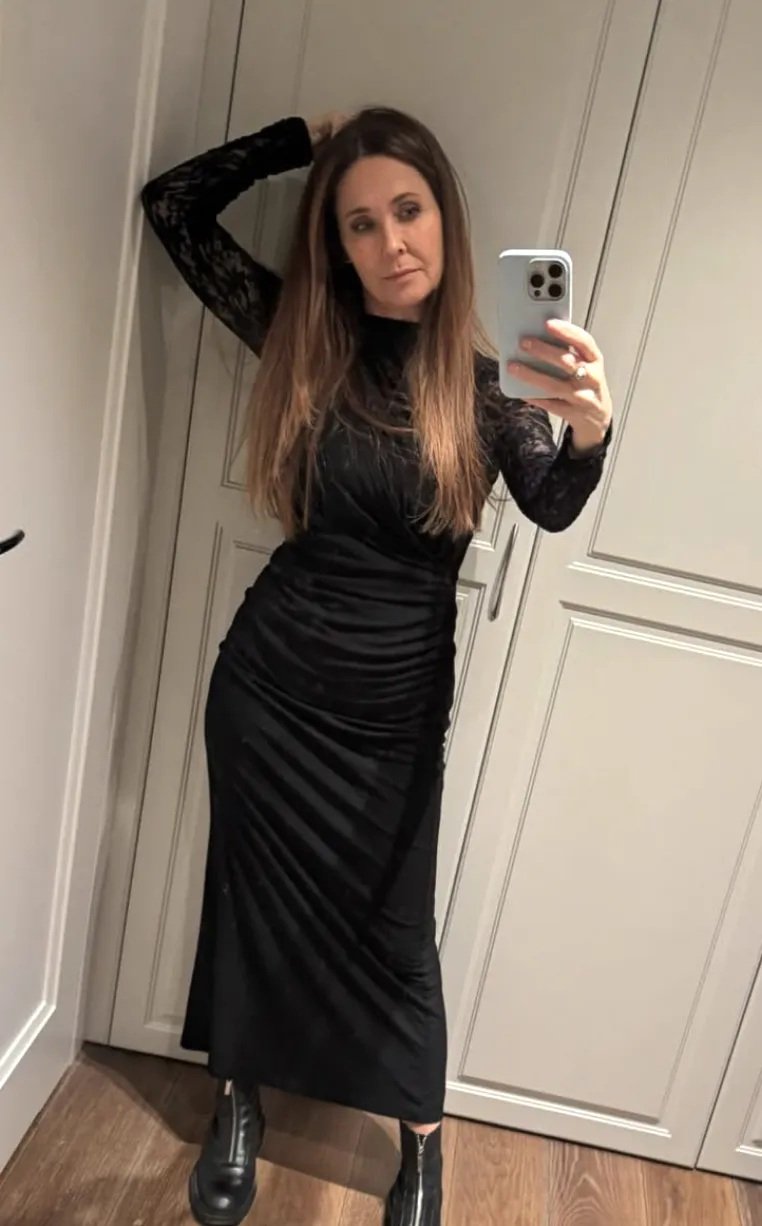 Dorota Naruszewicz w czarnej sukni