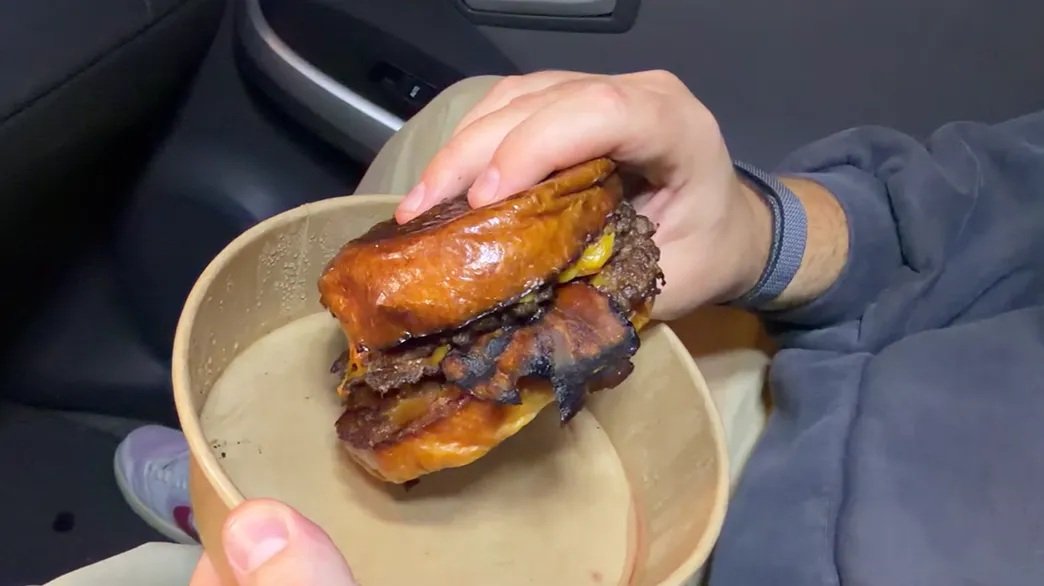 burger z restauracji wojewódzkiego