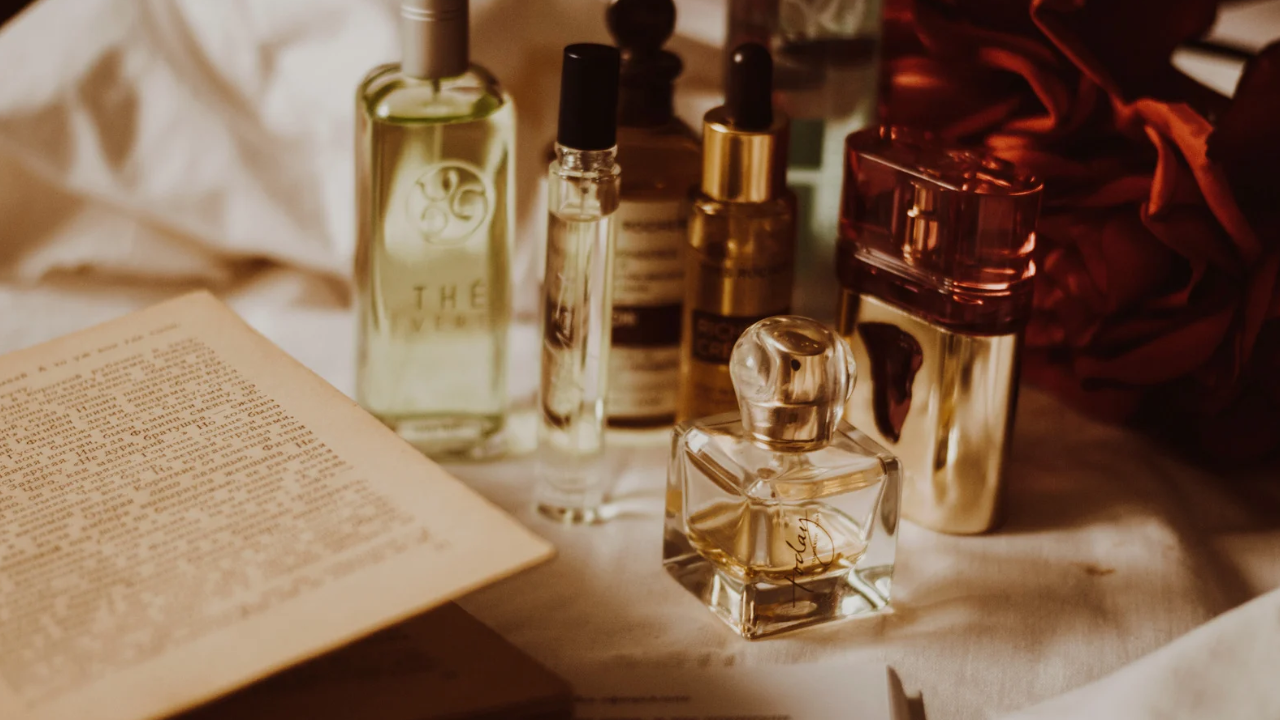 zestaw buteleczek z perfumami