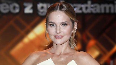 Paulina Sykut w białej długiej sukience. Ale fani patrzą na paznokcie. Zaliczyła wpadkę?