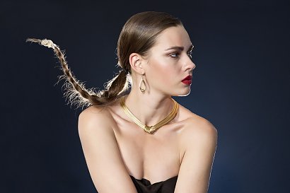 Kolczyki złote - elegancki element kobiecej stylizacji