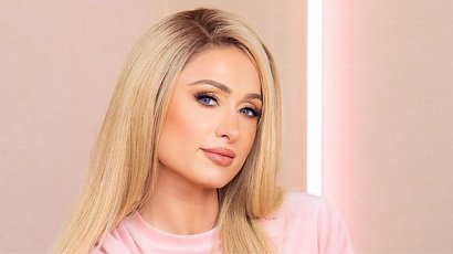 42-letnia Paris Hilton w srebrnej mini oficjalnie otworzyła... muzeum poświęcone jej osobie!