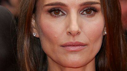 Natalie Portman dumnie przechadza się po czerwonym dywanie w Cannes. Trafiła ze stylizacją?