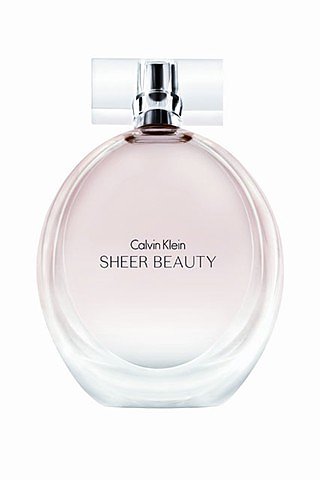 Calvin Klein Sheer Beauty - Owocowe i ładne. Takie właśnie są nowe perfumy Calvin Klein Sheer Beauty.  Jest to bardzo subtelny i letni zapach, w którym możemy wyczuć piwonię, jaśmin, czerwone jagody i brzoskwinię. Kobiecy i świeży. 