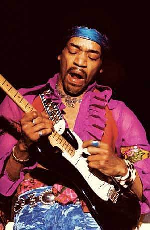 Jimi Hendrix wbrew plotkom nie zmarł z powodu nałogu narkotykowego. Odszedł na skutek powikłań po zażyciu środków nasennych. Do zdarzenia doszło w 1970 roku, miał 28 lat.