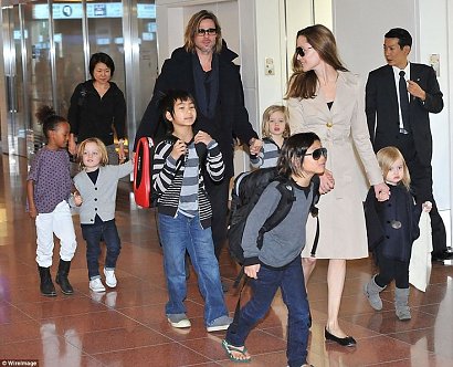 Angelina Jolie ze swoją gromadką