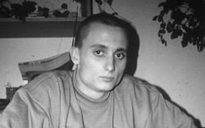 Piotr Łuszcz, Magik - raper, lider Paktofoniki. W 2000 roku w wieku 22 lat wyskoczył z okna swojego mieszkania.