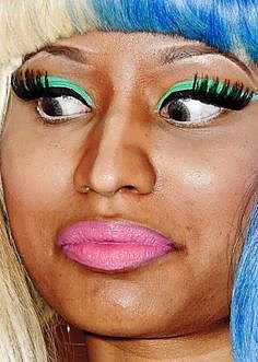 Nikki Minaj i jej nos..... jakim cudem? 