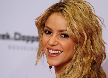 Colombian singer Shakira  arrives at the Bambi 2010 media award ceremony in Potsdam, near Berlin, Germany, Thursday, Nov. 11, 2010. (AP Photo/dapd/ Clemens Bilan)