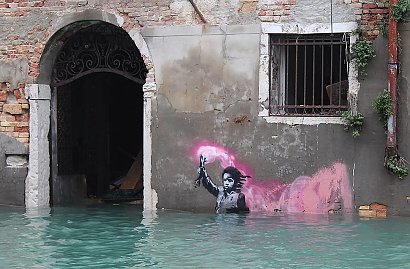 Banksy to najbardziej znany anonimowy artysta street artu