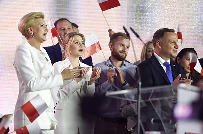 Agata Duda i Kinga Duda pojawiły się na wieczorze wyborczym Andrzeja Dudy