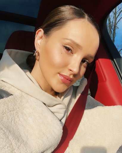 Marina Łuczenko w makijażu