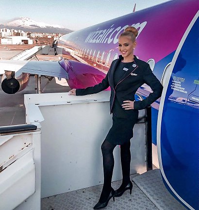 Została okrzyknięta mianem najpiękniejszej stewardessy świata! Zasłużyła?