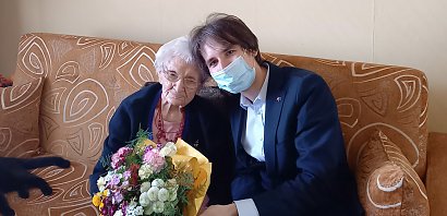 Jest jedną z najstarszych osób na świecie. Od tytułu najstarszej żyjącej osoby na świecie dzieli ją zaledwie 4 lat.