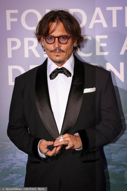 Johnny Depp pozuje podczas sesji zdjęciowej filmu „Minamata” na BCN Film Fest.