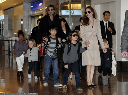 Wiele osób może pamiętać dzieci Angeliny Jolie z czasów jej małżeństwa  z Pittem...