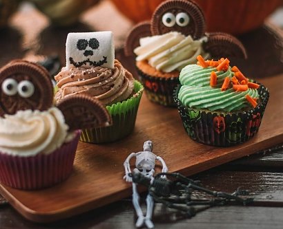 Ciasteczka na Halloween to doskonały pomysł na dekorację i smakołyki na to święto.