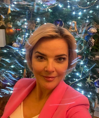Dziennikarka pochwaliła się na Instagramie ich choinką, którą razem udekorowali. Choinka stoi w jej mieszkaniu na warszawskim Żoliborzu.