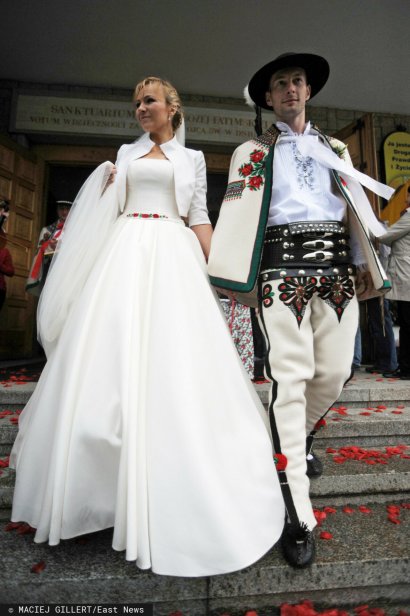 Całość prezentowała się bardzo elegancko, a  długi welon do samej ziemi dodawał jeszcze większego uroku.