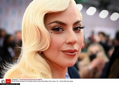 Lady Gaga zaskoczyła wszystkich podczas gali BAFTA! Zobacz, jak prezentowała się w stylizacji od Ralpha Laurena!