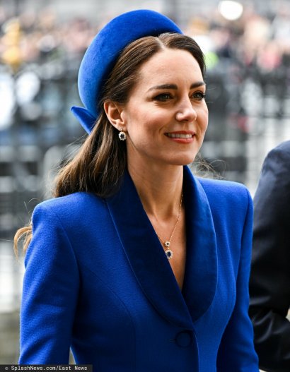 40-letnia księżna Kate na tę wyjątkową okazję założyła fenomenalny płaszcz, który był najważniejszym elementem całej stylizacji.