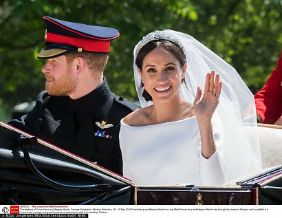 Hejterzy zwrócili uwagę, że na zbliżeniach widać dokładnie zmarszczki, przebarwienia i piegi, co naszym zdaniem dodawało Meghan jeszcze większego uroku.