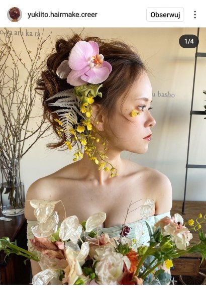 fryzura z kwiatami