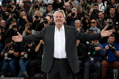 Dla aktora eutanazja jest czymś naturalnym także z tego powodu, że mieszka w Szwajcarii, gdzie jest ona możliwa. W jednym z ostatnich wywiadów dla TV5 Monde powiedział: