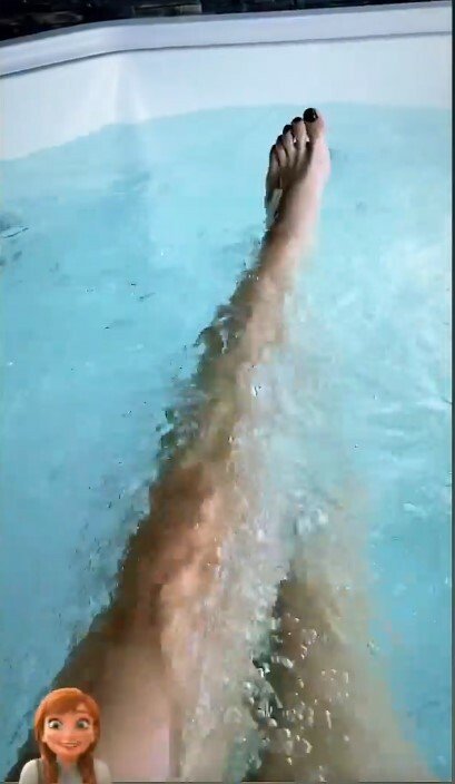 Celebrytka wybrała się w nasze polskie góry i to właśnie tam podzieliła się hot fotkami. Pozuje przy jacuzzi, ale zaraz...