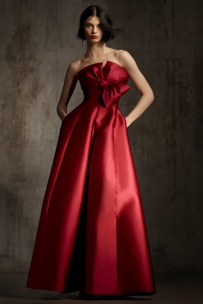 Czerwona suknia to idealna propozycja na wesele,