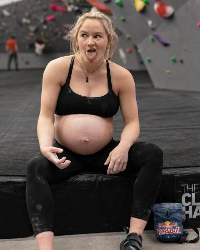 Shauna Coxsey jest zawodniczką, która uprawia wspinaczkę sportową i od samego początku wiedziała, że gdy kiedykolwiek zajdzie w ciążę, będzie się starała w miarę możliwości nadal realizować w temacie sportu.
