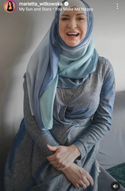 Mama Marietty Witkowskiej jest muzułmanką. Na ślub córki założyła niebieską sukienkę, a włosy nakryła niebieskim hidżabem. Tak..
