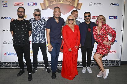 Mamy jednak nadzieję, że nie jest to efekt regularnych wizyt w solarium, a wakacyjne łapanie promieni słonecznych lub regularne korzystanie z balsamów brązujących.