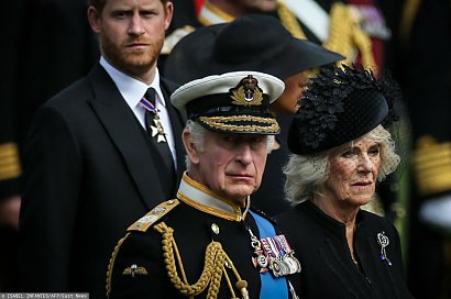 Camilla Parker Bowles jako królowa małżonka u boku króla Karola III na pogrzebie Królowej Elżbiety II. Jak wypadła? Zobacz galerię!