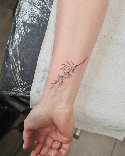 #linearttattoo - tatuaż cienkiej linii. To gorący trend 2023 roku!