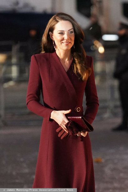 Księżna Kate olśniewa w białej sukni podczas gali wręczenia nagród BAFTA 2023! Wszyscy jednak patrzą na jej ręce...