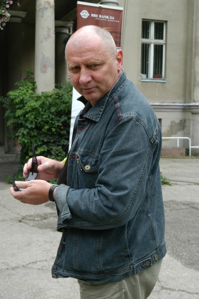Równie dobrze sprawdza się również w kreacjach czarnych charakterów. Dziś...