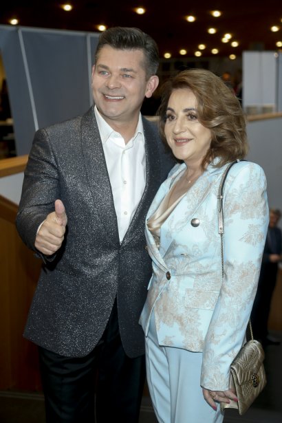 Celebrytka przeszła nieoperacyjny lifting twarzy, a także zagęściła jej skórę ultradźwiękami.