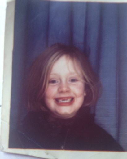 Adele podzieliła się z fanami swoimi zdjęciami z dzieciństwa.