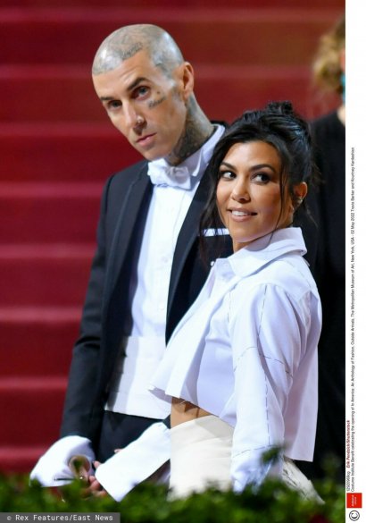 Zakochani Kourtney Kardashian i Travis Barker podczas Gali MET 2022. Musimy przyznać, że pasują do siebie idealnie!