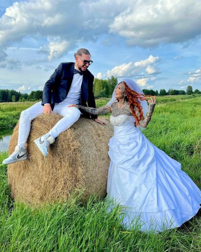 Z całą pewnością nie brała nigdy do siebie tego, co ludzie uważają o jej związku z młodszym o 30 lat Dawidem.