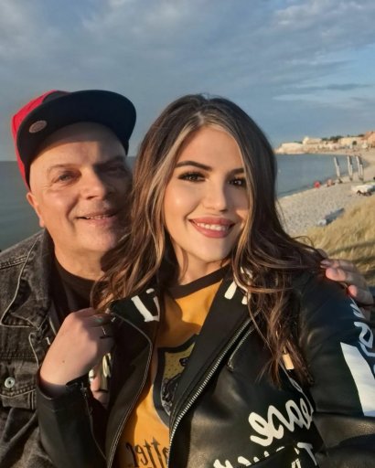 Tak Skiba spędza tegoroczne wakacje ze swoją młodszą o 26 lat narzeczoną!
