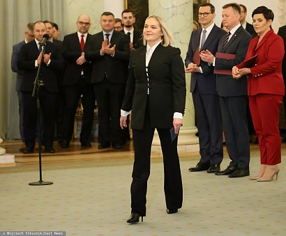 została ministrem kultury i dziedzictwa narodowego w nowym rządzie Mateusza Morawieckiego. 