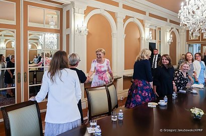 Lepiej wyglądała jednak w karmelowym