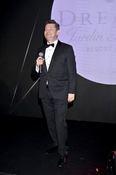 Zenek Martyniuk lubi eleganckie stylizacje...