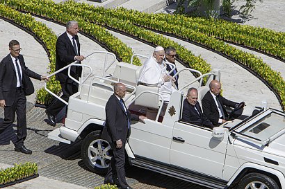 Oficjalny serwis Vatican News poinformował w specjalnym poście w serwisie X, że papież Franciszek zmarł w wieku 88 lat.