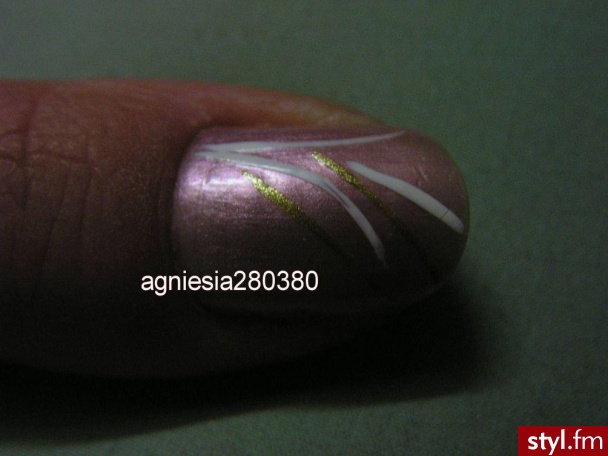 Autor: agniesia280380 skromne paseczki.... Autor: <b>agniesia280380</b><br /> - Paznokcie