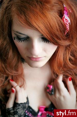 red - Średnie Fryzury
